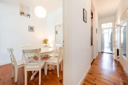 Bright Family Home with Private Rooftop Terrace in Alcântara - image 10