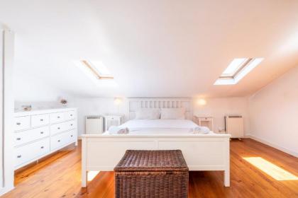 Bright Family Home with Private Rooftop Terrace in Alcântara - image 13