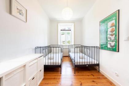 Bright Family Home with Private Rooftop Terrace in Alcântara - image 14