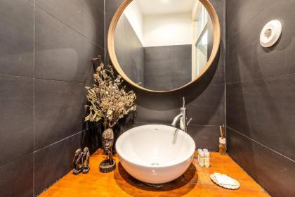 Bright Family Home with Private Rooftop Terrace in Alcântara - image 15