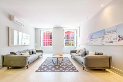 GuestReady - Contemporary Chic 3BR Apt Bairro Alto - image 1