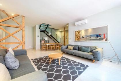 GuestReady - Contemporary Chic 3BR Apt Bairro Alto - image 2