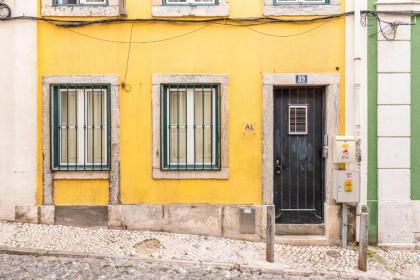 Charming 1BR Apt - 15 mins to Doca do Alcantara - image 14