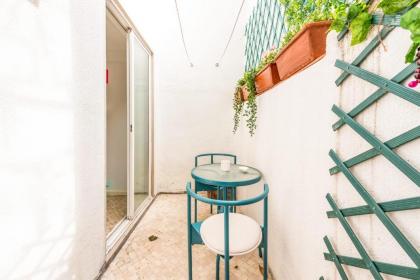 Charming 1BR Apt - 15 mins to Doca do Alcantara - image 15