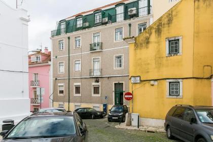 LovelyStay - Cozy 3BDR Apartment in Estrela - image 4