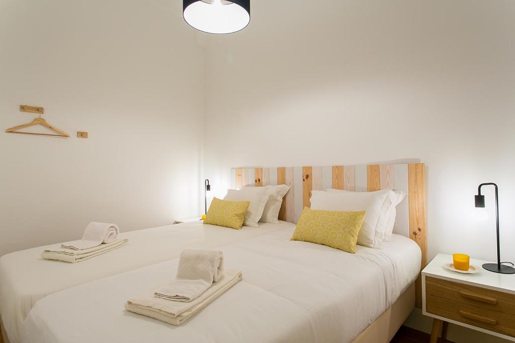 LovelyStay - Cozy 3BDR Apartment in Estrela - image 6