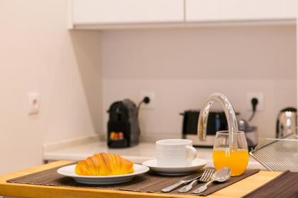 LovelyStay - Cozy 3BDR Apartment in Estrela - image 7