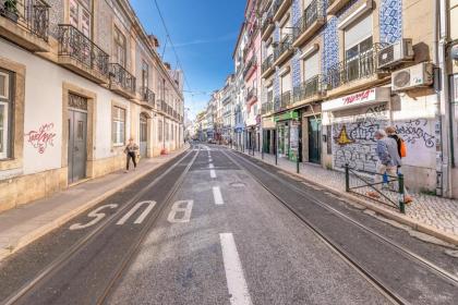Bright Minimalist Home - 7 mins from Santos Station - image 10