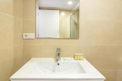 Bright Minimalist Home - 7 mins from Santos Station - image 19