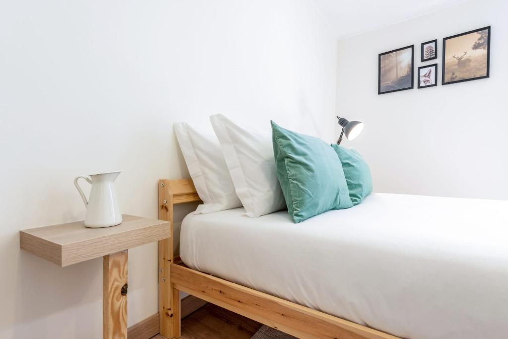 Bright Minimalist Home - 7 mins from Santos Station - image 5