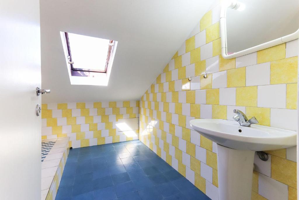 Sunny Attic Loft by Homing - image 7